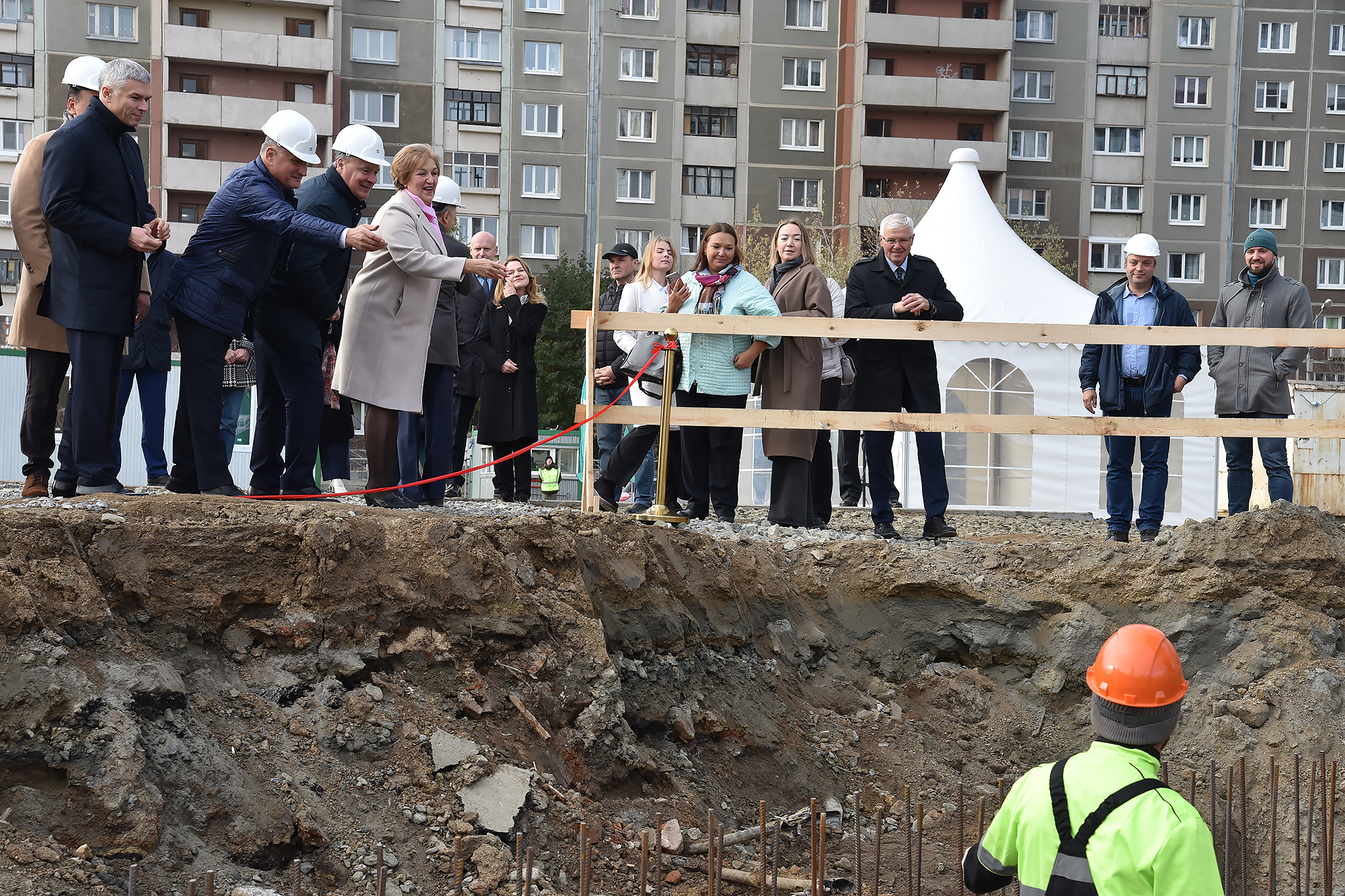 Бизнес и власть начали строить школу на ВИЗе - «Уральский рабочий»